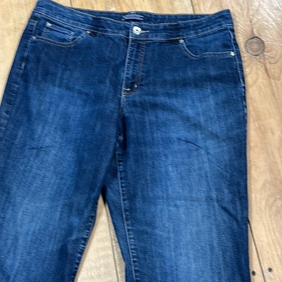 Bandolino denim blue jeans, wide straight leg, 14 - Picture 5 of 6